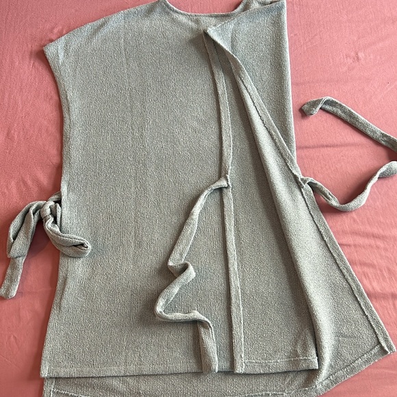 Top - Picture 3 of 3